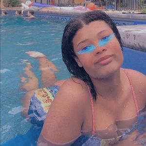 Meet your Posher, Brooke